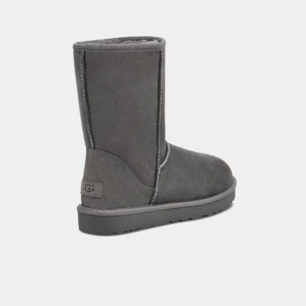 Ugg Classic Short II in gray - Picture 4 of 16